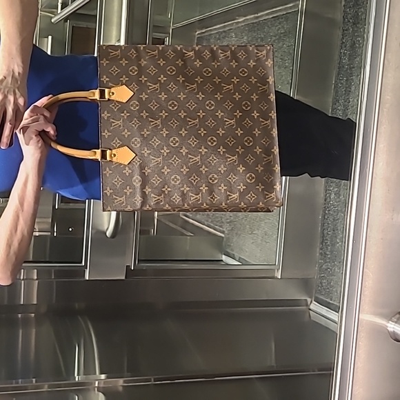 SOLD - Authentic Louis Vuitton - Picture 2 of 11